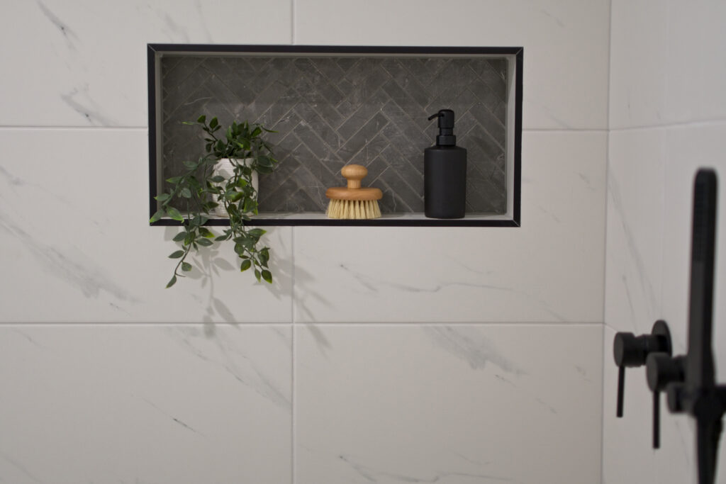 Tiled wall niche in modern bathroom.
