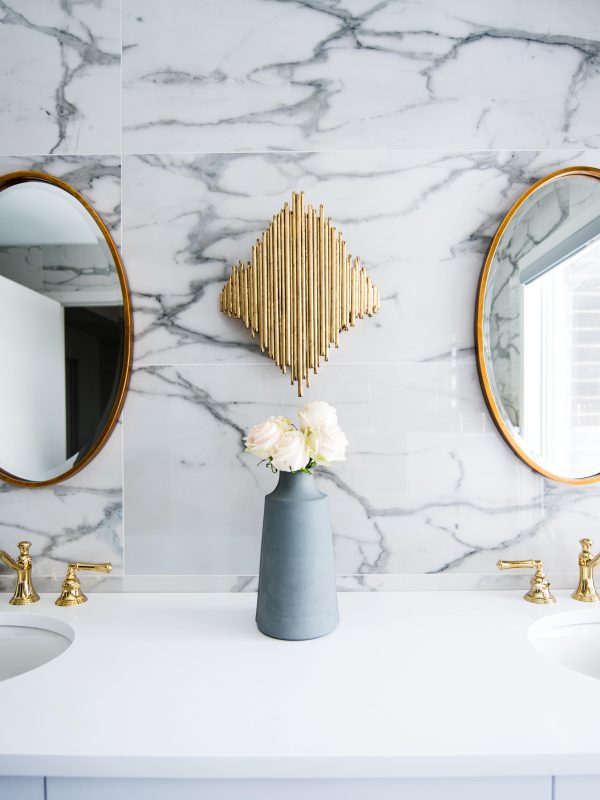 Bathroom ceramic wall with mirrors